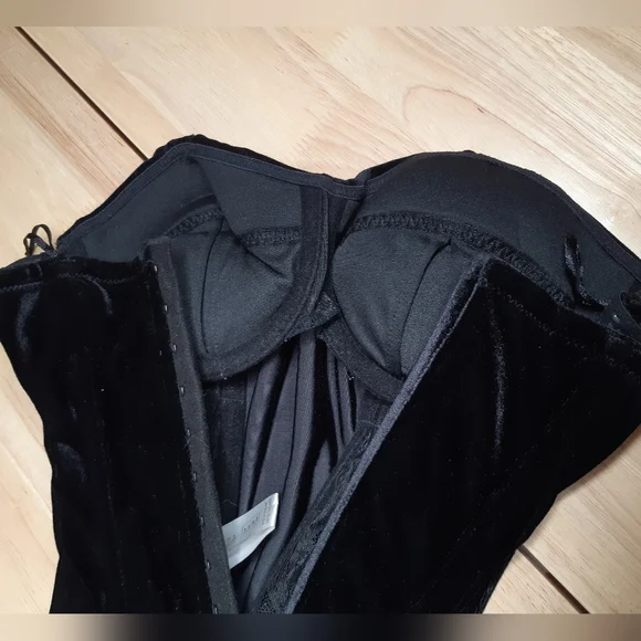 Velvet Bustier - Picture 7 of 15